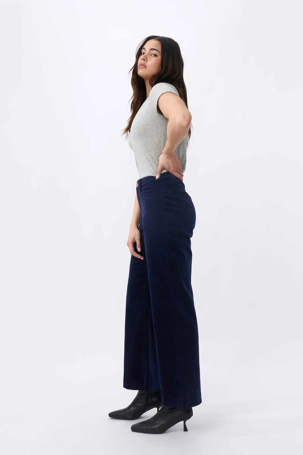 Freya Velvet Jean