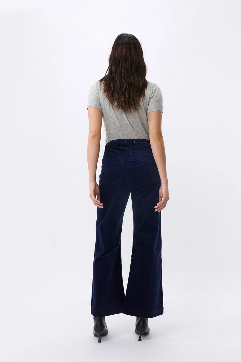 Freya Velvet Jean